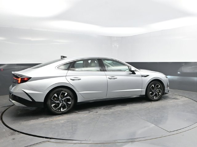 Used 2024 Hyundai Sonata SEL FWD image 2