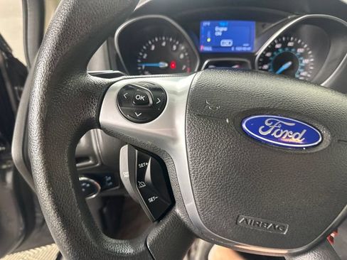 Used 2014 Ford Focus SE FWD image 25