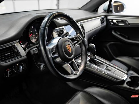 Used 2017 Porsche Macan S image 22