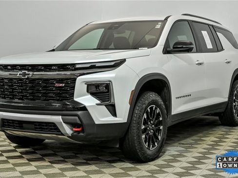 Used 2024 Chevrolet Traverse Z71 image 4