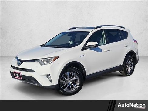 Used 2017 Toyota RAV4 XLE image 1