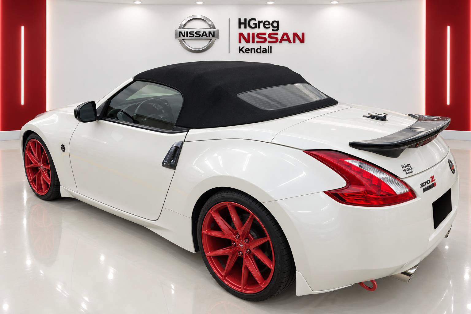 Used 2016 Nissan 370Z Touring RWD image 4