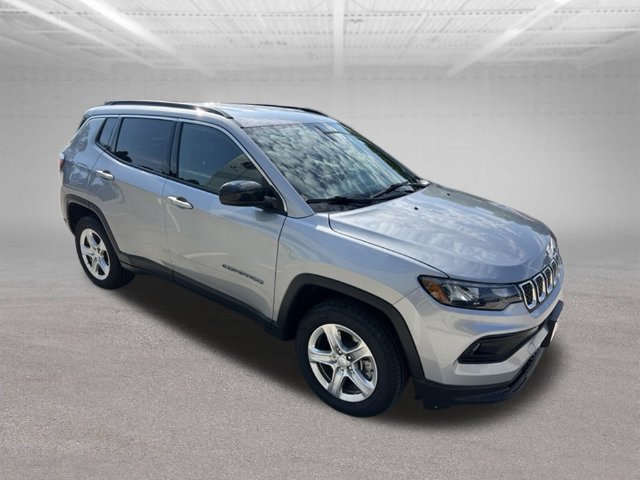 Used 2024 Jeep Compass Latitude w/ Convenience Group AWD/4WD image 11