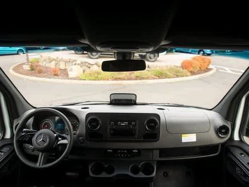 Used 2025 Mercedes-Benz Sprinter 2500 image 33