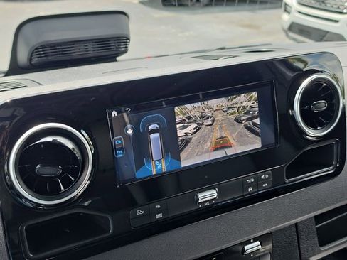 Used 2025 Mercedes-Benz Sprinter 2500 image 23