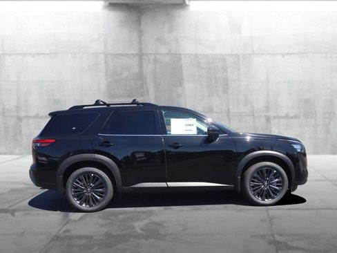 New 2026 Nissan Pathfinder SL image 5