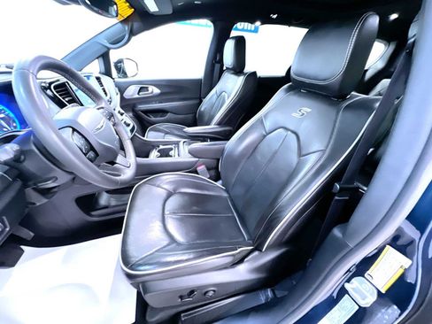 Used 2025 Chrysler Pacifica Limited FWD image 14