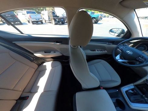 Used 2020 Hyundai Elantra SEL FWD image 34