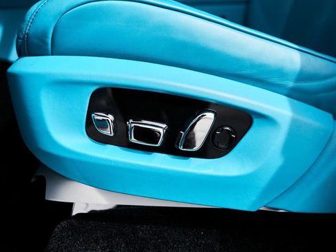 Used 2025 Rolls-Royce Cullinan Black Badge image 40