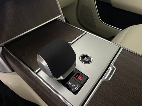 New 2026 Land Rover Range Rover Long Wheelbase SE AWD/4WD image 21
