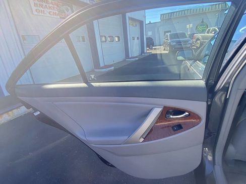 Used 2011 Toyota Camry XLE image 25
