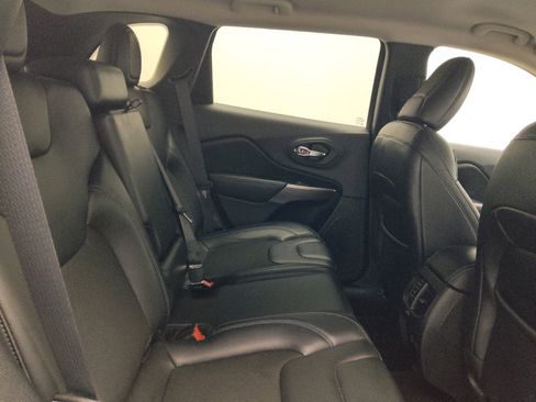 Used 2021 Jeep Cherokee Latitude Plus image 19