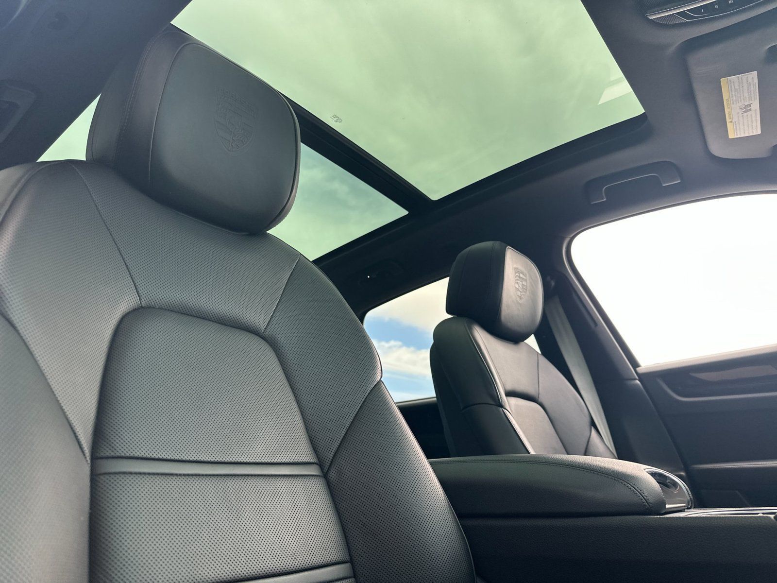 Used 2023 Porsche Cayenne Platinum Edition AWD/4WD image 20