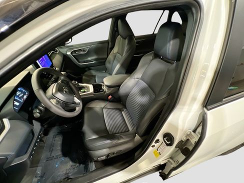 Used 2024 Toyota RAV4 XSE w/ Advanced Technology Package AWD/4WD image 15