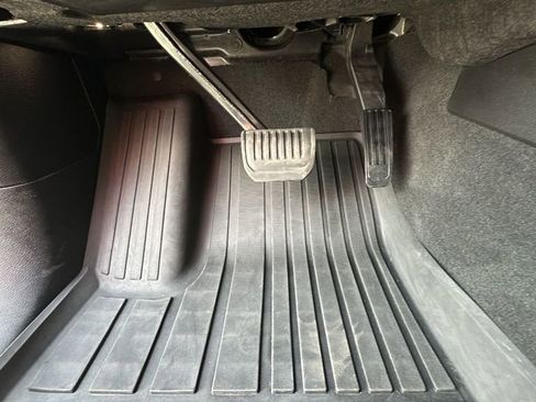 Used 2023 Jeep Grand Cherokee L Laredo image 24