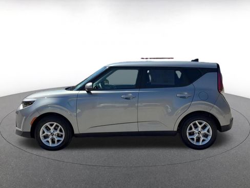 Used 2025 Kia Soul LX w/ LX Technology Package image 9