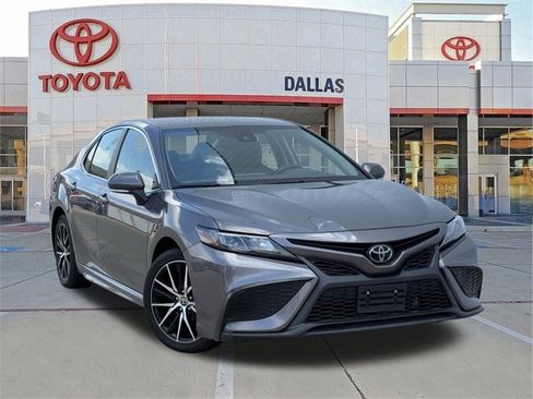 Used 2023 Toyota Camry SE image 1