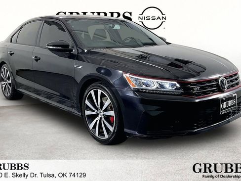 Used 2018 Volkswagen Passat 3.6 image 1