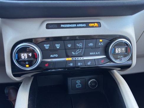 Used 2021 Ford Escape SEL image 16