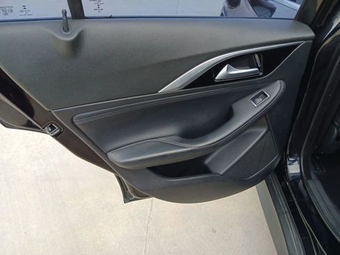 Used 2017 INFINITI QX30 AWD image 5