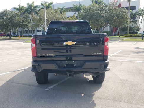 Used 2024 Chevrolet Silverado 2500 Custom w/ Custom Value Package image 4