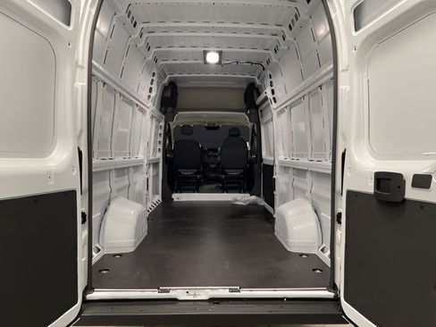 New 2025 RAM ProMaster 3500 w/ Convenience Group FWD image 4