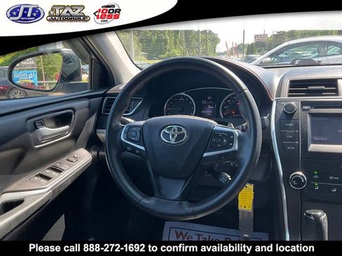 Used 2017 Toyota Camry SE w/ Moonroof Package FWD image 18