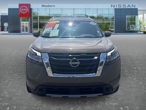 Certified 2024 Nissan Pathfinder Platinum AWD/4WD image 2
