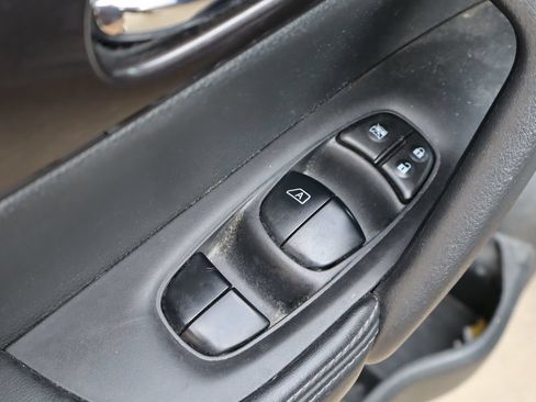 Used 2019 Nissan Rogue SV w/ Premium Package FWD image 21