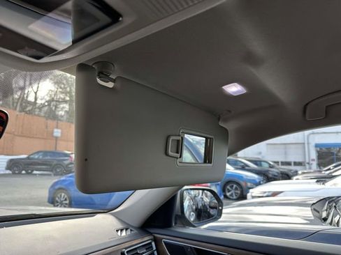 Used 2025 Volkswagen Atlas SE image 19