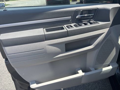 Used 2010 Dodge Grand Caravan Hero FWD image 11