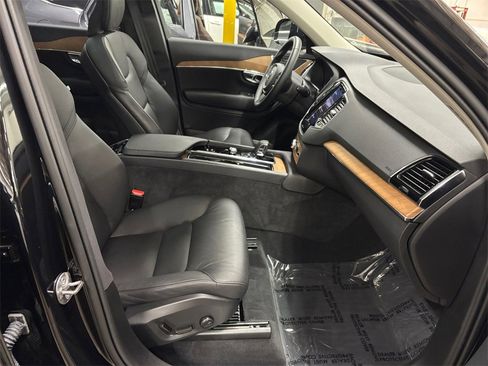 Certified 2025 Volvo XC90 B5 Plus w/ Protection Package Premier image 21