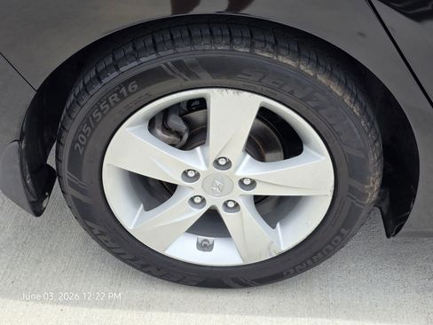 Used 2013 Hyundai Elantra GLS w/ Preferred Pkg FWD image 10