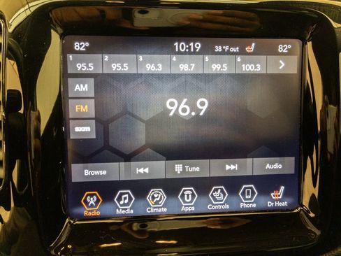 Used 2019 Jeep Compass Limited image 18