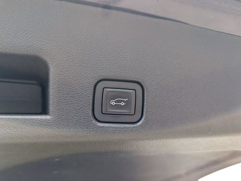 Used 2024 Chevrolet Traverse LT FWD image 28