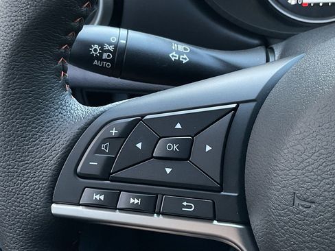 New 2025 Nissan Versa SR w/ Trunk Package image 20