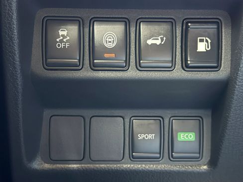 Used 2020 Nissan Rogue SV image 19