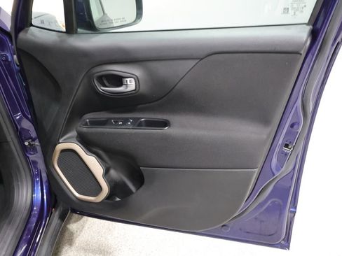 Used 2017 Jeep Renegade Latitude FWD image 24