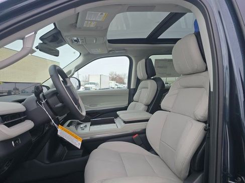 New 2026 Lincoln Navigator L Reserve AWD/4WD image 17