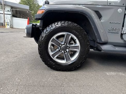 Used 2020 Jeep Wrangler Unlimited Sahara AWD/4WD image 28