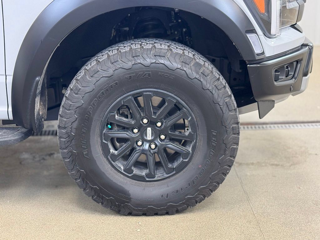 Used 2025 Ford F150 Raptor AWD/4WD image 4