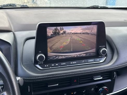 Used 2022 Nissan Rogue S image 12