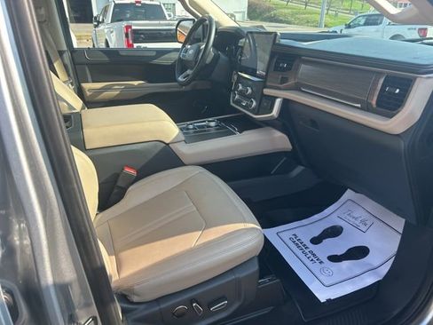 Used 2024 Ford Expedition Limited image 19