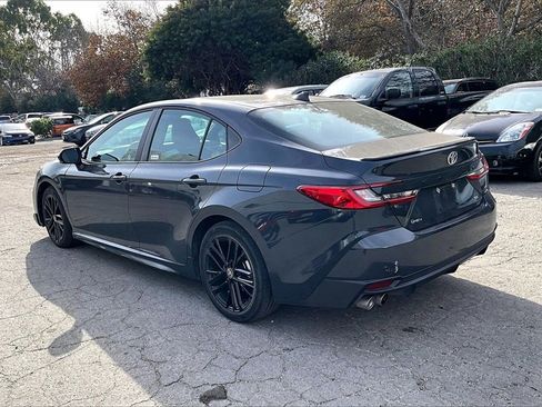 Used 2025 Toyota Camry SE image 6