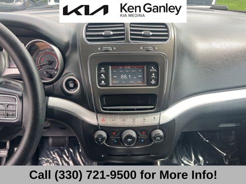 Used 2017 Dodge Journey SXT w/ Comfort/Convenience Group FWD image 35