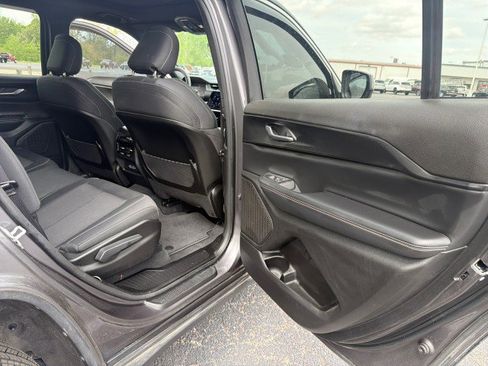 Used 2025 Jeep Grand Cherokee L Laredo image 21