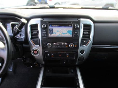 Used 2018 Nissan Titan SV w/ SV Convenience Package image 22