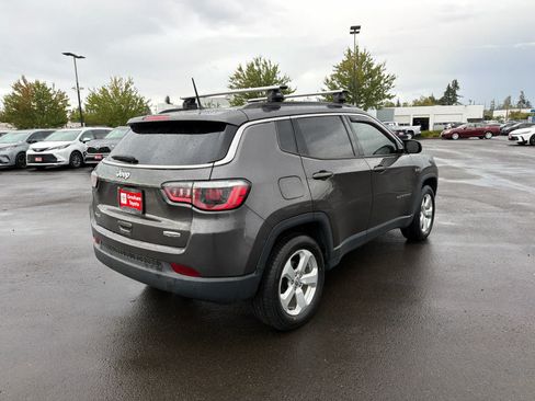 Used 2017 Jeep Compass Latitude AWD/4WD image 3