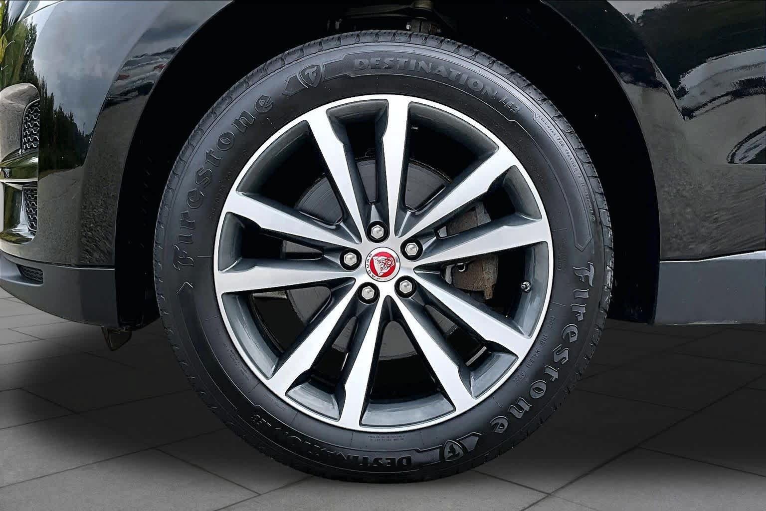 Used 2017 Jaguar F-PACE Prestige AWD/4WD image 11