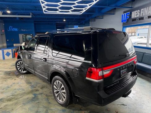 Used 2017 Lincoln Navigator L Select image 3